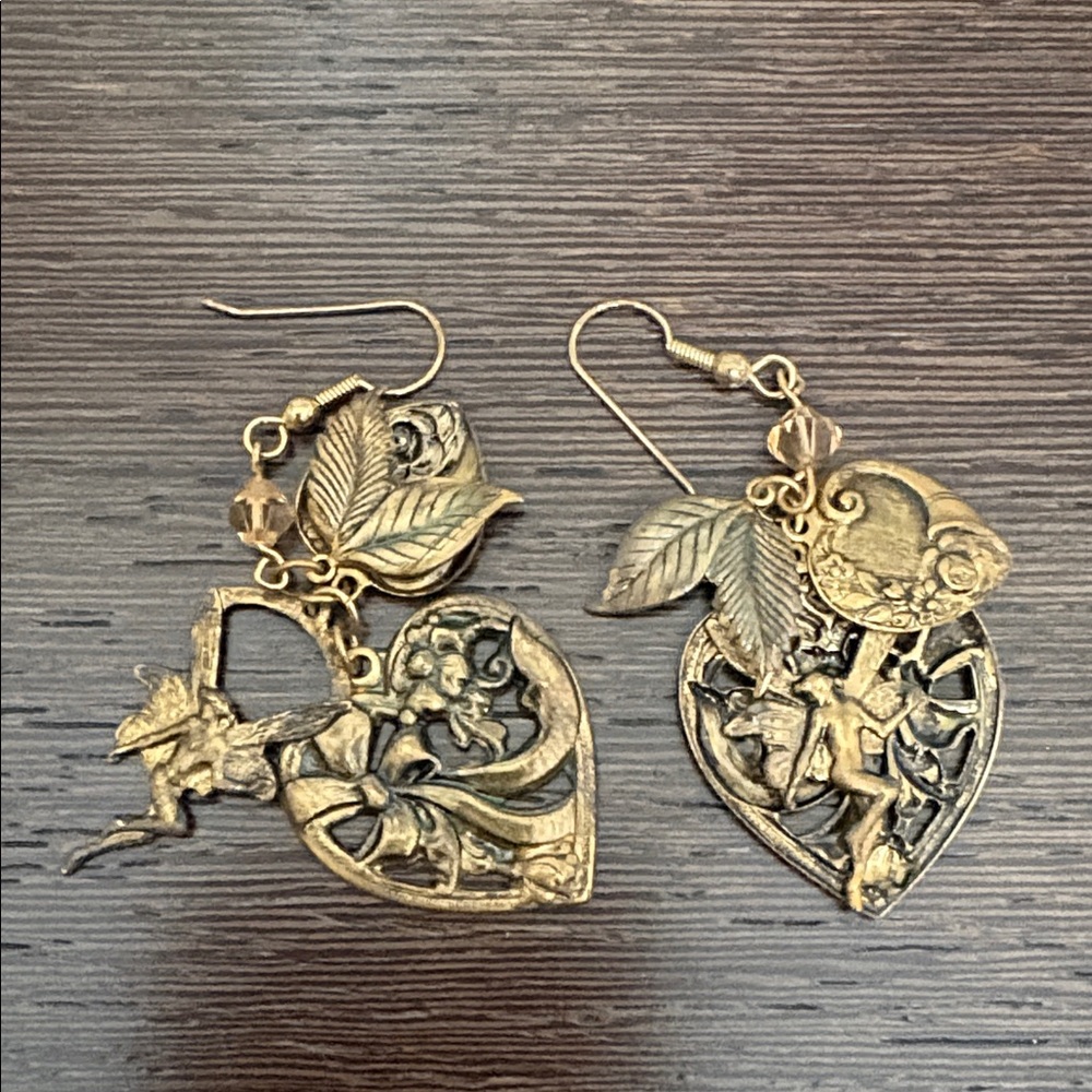 Elegant Gold Heart Leaf dangling Earrings - Picture 7 of 7